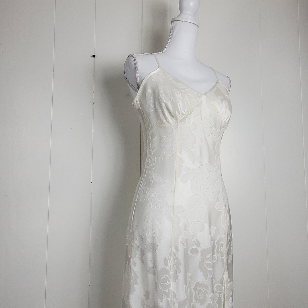 Vintage gold label nightgown with 23.5" slit, subtle floral sexy chemise medium - Picture 8 of 13
